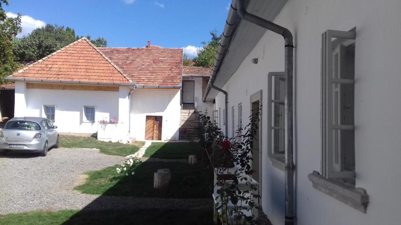 Plitzner Belvarosi Apartmanhaz Eger Zewnętrze zdjęcie