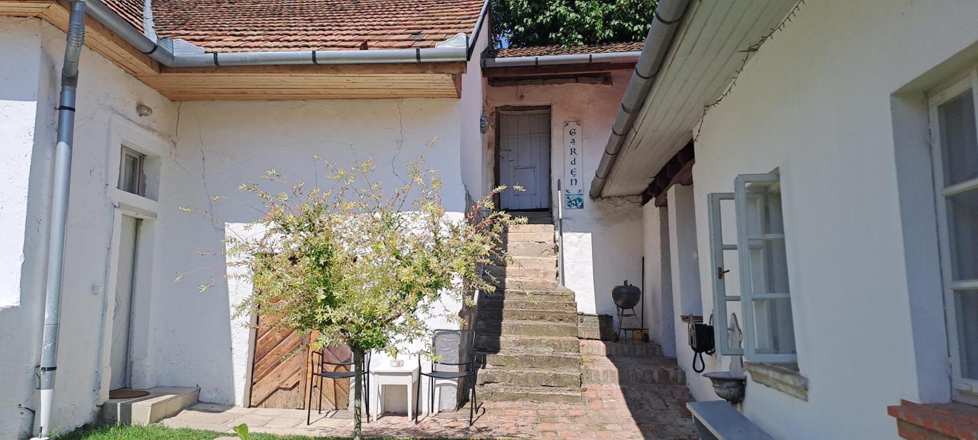 Plitzner Belvarosi Apartmanhaz Eger Zewnętrze zdjęcie