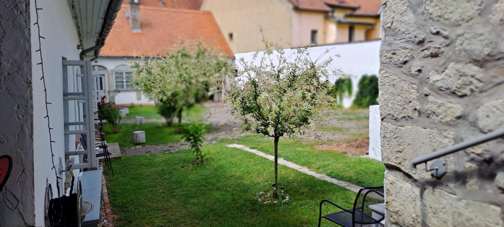 Plitzner Belvarosi Apartmanhaz Eger Zewnętrze zdjęcie