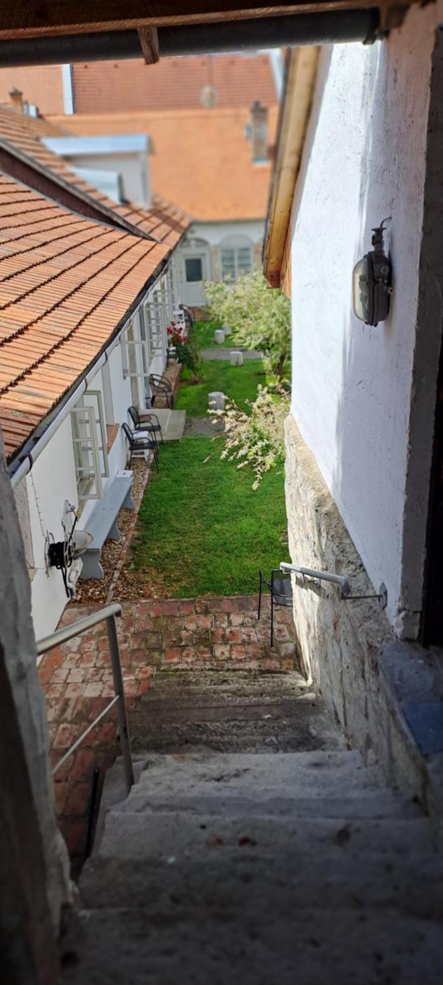Plitzner Belvarosi Apartmanhaz Eger Zewnętrze zdjęcie