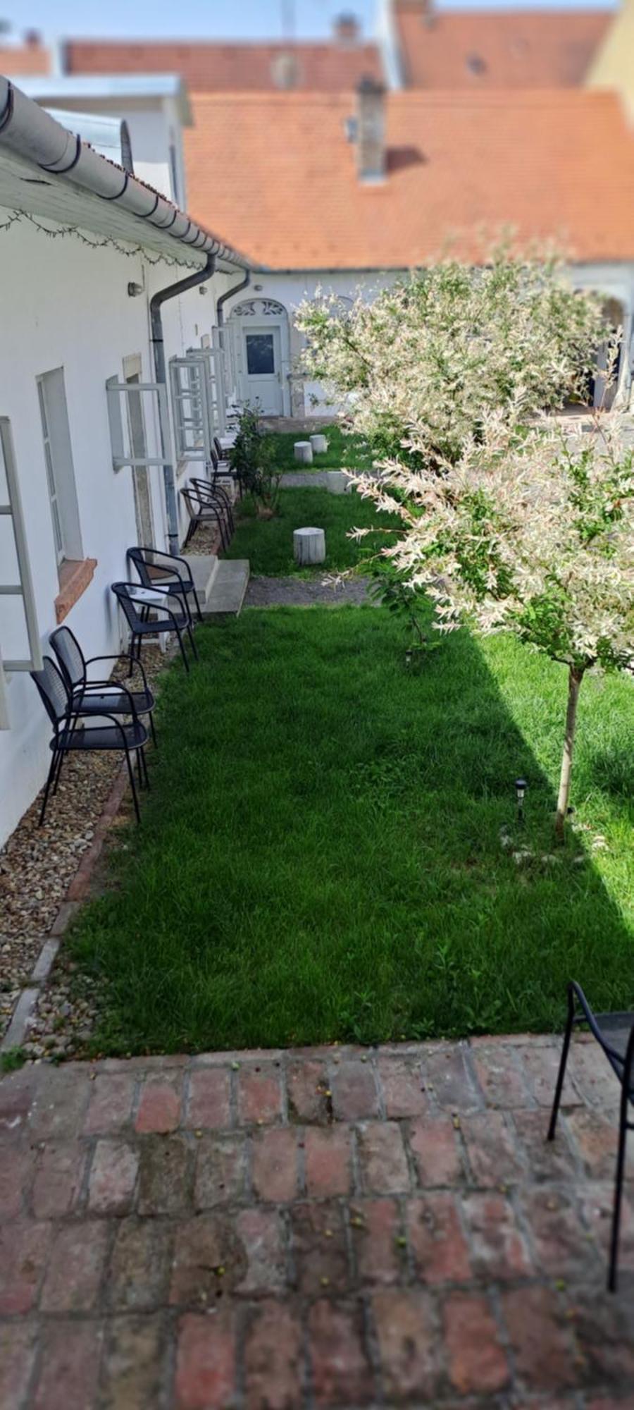 Plitzner Belvarosi Apartmanhaz Eger Zewnętrze zdjęcie
