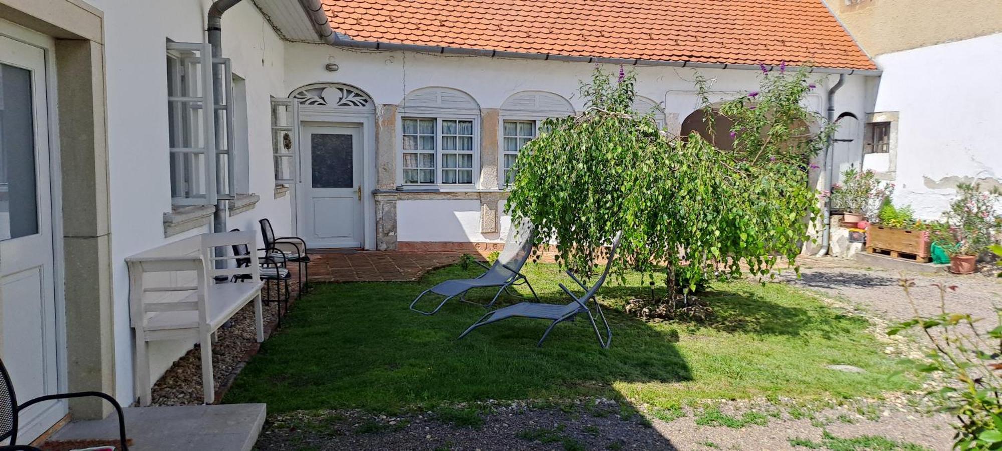 Plitzner Belvarosi Apartmanhaz Eger Zewnętrze zdjęcie