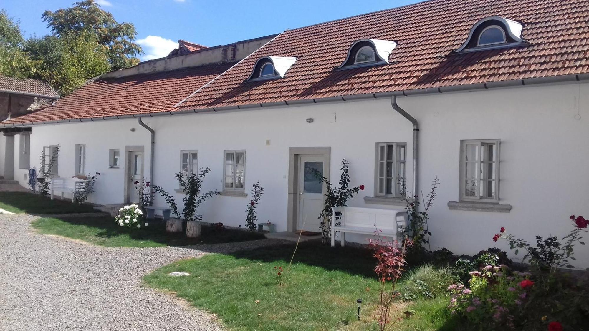 Plitzner Belvarosi Apartmanhaz Eger Zewnętrze zdjęcie