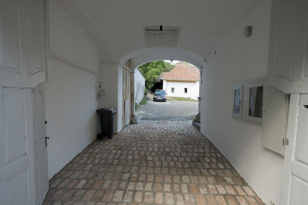 Plitzner Belvarosi Apartmanhaz Eger Zewnętrze zdjęcie