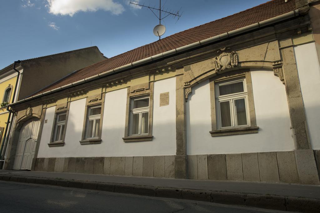 Plitzner Belvarosi Apartmanhaz Eger Zewnętrze zdjęcie