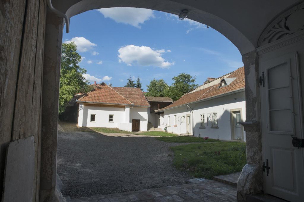 Plitzner Belvarosi Apartmanhaz Eger Zewnętrze zdjęcie