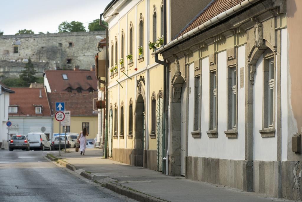Plitzner Belvarosi Apartmanhaz Eger Zewnętrze zdjęcie