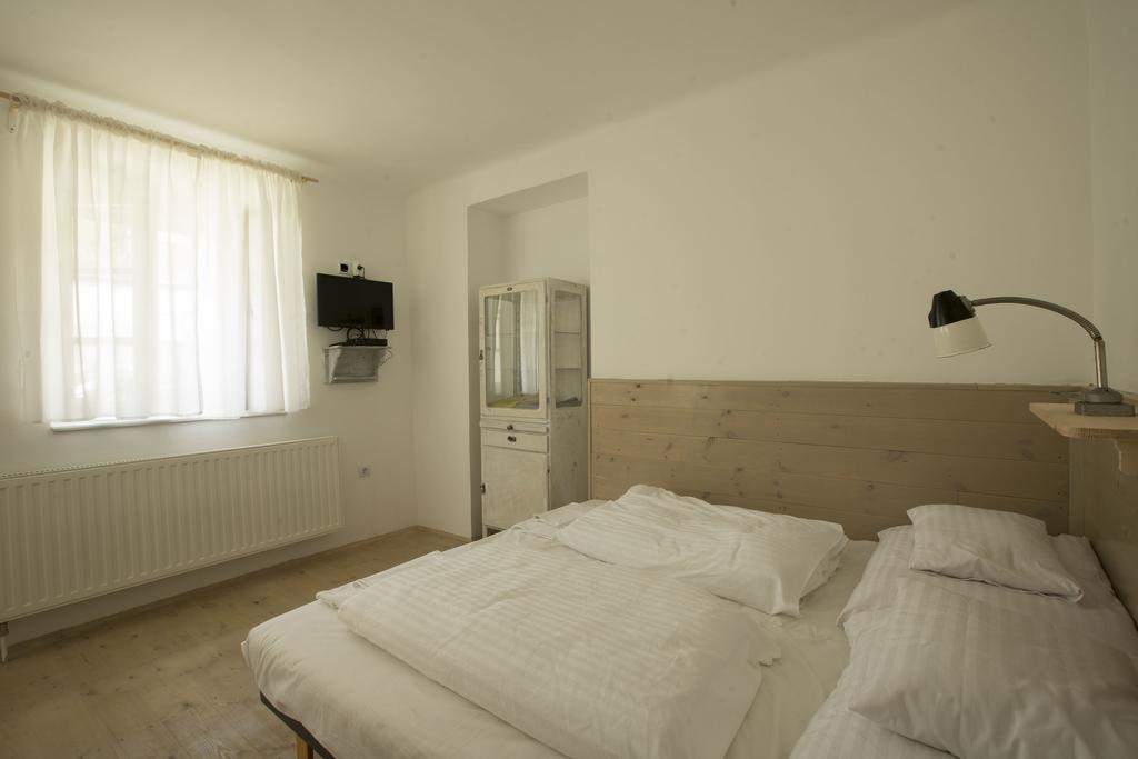 Plitzner Belvarosi Apartmanhaz Eger Zewnętrze zdjęcie